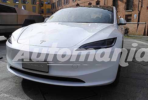 Volkswagen - Tesla Model 3 dual motor per una mobilità elettrica a zero emissioni
