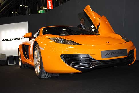 McLaren - McLaren MP4 12C auto sportiva Made in Britain - Photo credit: by © Automania width=