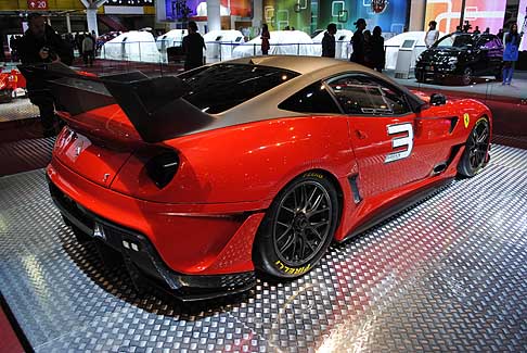 Ferrari - Il pacchetto evoluzione della 599XX comprende anche un nuovo splitter anteriore e un nuovo diffusore posteriore con una superficie più estesa. width=