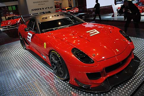 Ferrari - Il nuovo pacchetto aerodinamico attivo è interamente controllato dalla centralina elettronica che agisce sulla nuova ala posteriore. width=