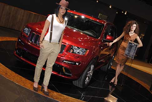Jeep - Nuovo Jeep Grand Cherokee SRT8 presentato in anteprima al Motor Show di Bologna 2011 width=