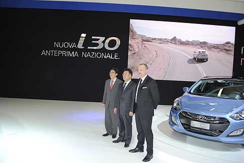 Hyundai - Foto di rito a fine presentazione della nuova Hyundai i30 width=