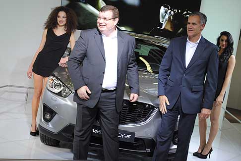 Mazda - Linee equilibrate, quindi, e proporzioni appetibili, come dimostrano le dimensioni del veicolo width=