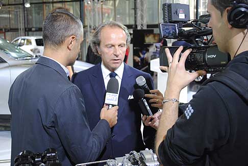 Mazda - Interviste al presidente della Fiorentina Andrea Della Valle. Derivato dalla concept Minagi, il veicolo aspira ad entrare, come protagonista, in un segmento dove la compattezza è una qualità non trascurabile. width=