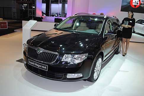 Skoda - L’attenzione è sicuramente puntata sulla novità MissionL, concept car che anticipa la berlina che verrà e che, reduce dalla vetrina di Francoforte, veste i panni dell’anteprima italiana nel Salone di Bologna. width=