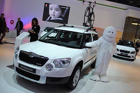 Skoda - Presente l’elegante e spaziosa ammiraglia Superb Wagon, nella versione 2.0 TDI CR 140 CV (103 kW) Elegance 4x4 con cambio DSG.  width=
