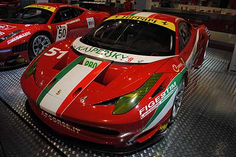 Ferrari - Lo stand prevede anche la presenza della Ferrari 458 Challenge, berlinetta V8 posteriore-centrale derivata dalla 458 Italia e quinto modello utilizzato dalla Ferrari per dare vita ad un campionato monomarca. width=