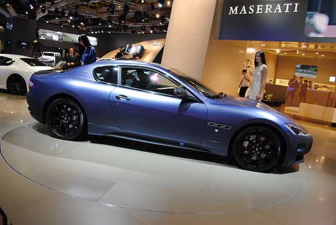 Maserati - I riflettori dello stand Maserati saranno puntati anche sull’intera gamma del Tridente, qui schierata per celebrare il proprio anniversario, che la vide nascere a Bologna e nel mese di dicembre 97 anni fa. width=