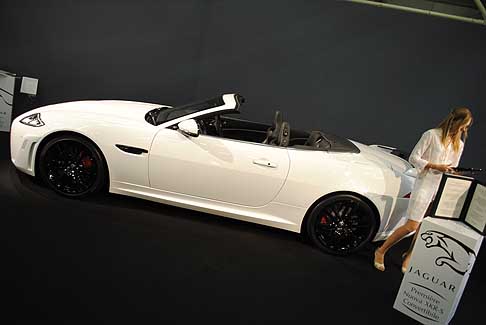 Jaguar - Jaguar XKR-S Cabrio vista laterale della vettura width=