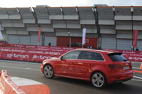 Audi - Audi A3 Sportback e-tron è in grado di accelerare da 0 a 100 km/h in 7,6 secondi, con una velocità massima di 222 km/h width=