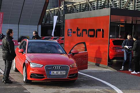 Audi - Audi A3 e-tron a un consumo medio di 1,5 litri ogni 100 km questa vettura può fare 50 km in modalità totalmente elettrica width=
