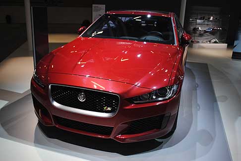 Jaguar - La XE è l'unica vettura della sua categoria ad utilizzare una monoscocca ad alta densità di alluminio, che risulta estremamente robusta, ma anche molto.  width=