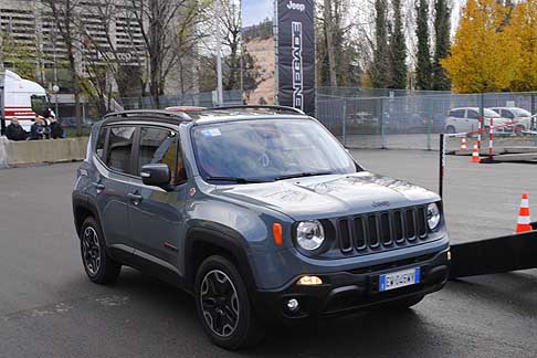 Jeep - Saliti sulla Jeep Renegade abbiamo trovato un abitacolo confortevole width=