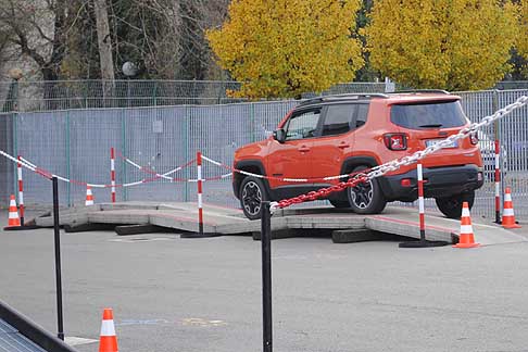 Jeep - Jeep Renegade sul twist per verificare nuovamente il comfort, ed effettimante all´interno si avvertono poche sollecitazioni width=