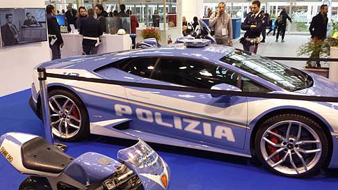 Motor Show - Moto e supercar Lamborghini della Polizia al Motor Show di Bologna 2014 per la 39^ edizione width=