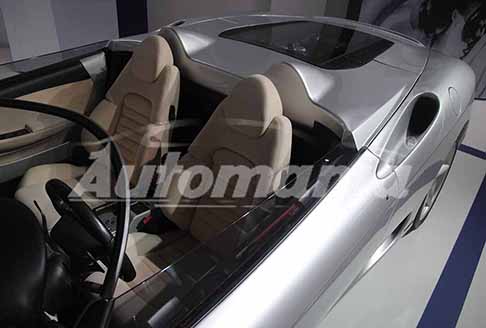 Museo Enzo Ferrari - Ferrari Berlinetta 360 Barchetta Pininfarina lussuosi sedili in mostra all´Officina Alfonso Ferrari al Museo Ferrari di Modena in onore dell'Avvocato Giovanni Agnelli