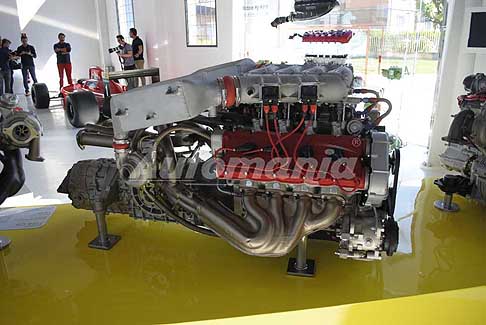 Museo Ferrari - Officina Alfredo Ferrari padre di Enzo Ferrari a Modena con i potenti motori di Formula 1 Ferrari