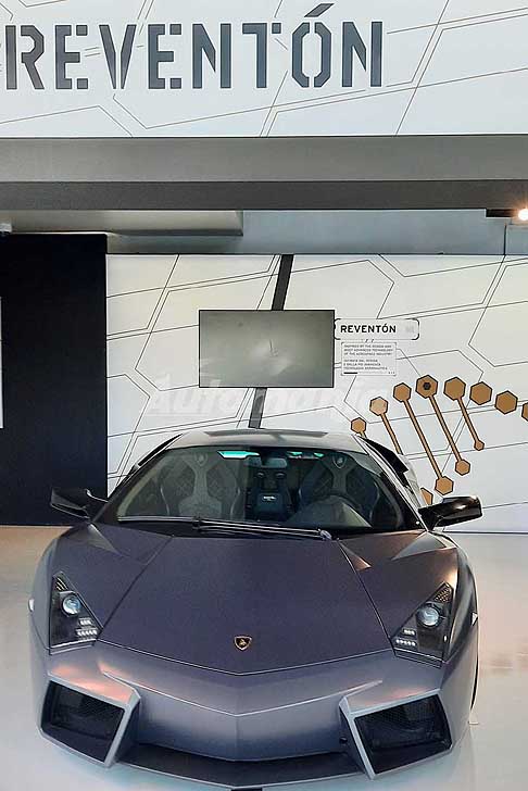 Lamborghini - Lamborghini Reventòn ispirata dal Design e dalle tecnologie aereonautiche al Museo Lamborghini 2020/ Inspirate by the design and most advance technology of the aerospace industry