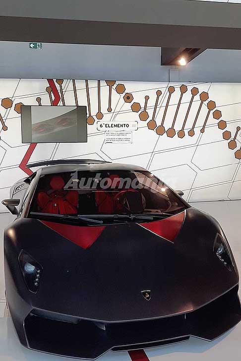 Lamborghini - Lamborghini Sesto Elemento totalmente in fibra di carboneo per un peso inferiore ai 1000 kg esposta al Museo Lamborghini 2020/ Lamborghini 6° Elemento built totaly in carbon fiber to get a weight under 1000 kg