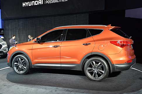 Hyundai - Al Salone di New York 2012 debutta anche la nuova Hyundai Santa Fe ormai giunta alla sua terza edizione width=