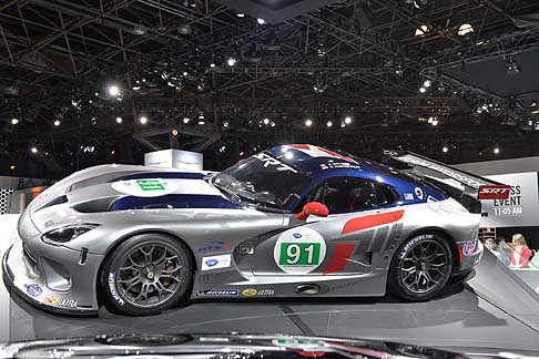 SRT - Si tratta della SRT Viper GTS-R, che prenderà parte al campionato American Le Mans Series. width=