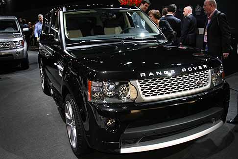 Land Rover - Fuoristrada Range Rover nero metalizzato calandra al Salone di dell´Auto di New York width=
