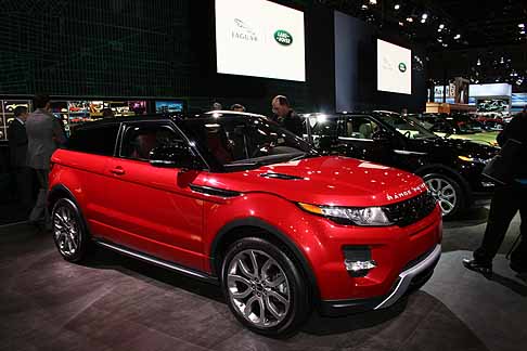 Land Rover - Land Rover Evoque rossa metalizzato al Salone Intenazionale dell´Automobile di New York width=
