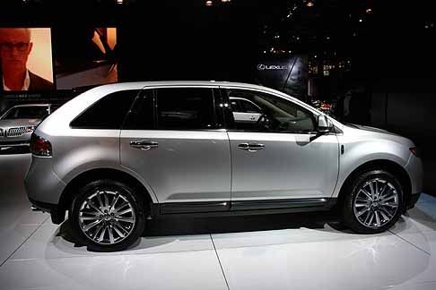 Lincoln - lincoln mkx vista laterale width=