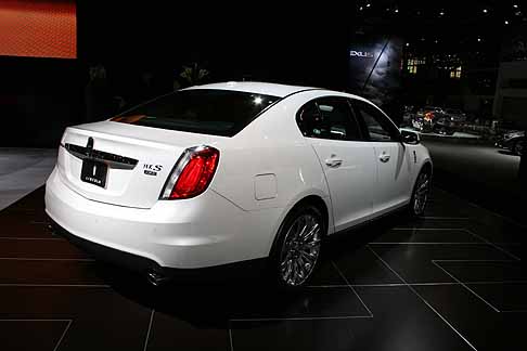 Lincoln - foto lincoln posteriore salone New York width=