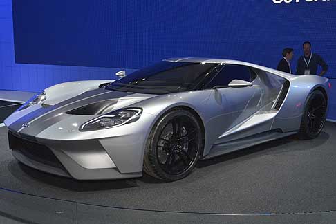 Supercar a NYAS 2015 - Ford GT supercar equipaggiata con un motore V6 Ecoboost twin-turbo da 3,5 litri in grado di produrre oltre 600 CV di potenza width=