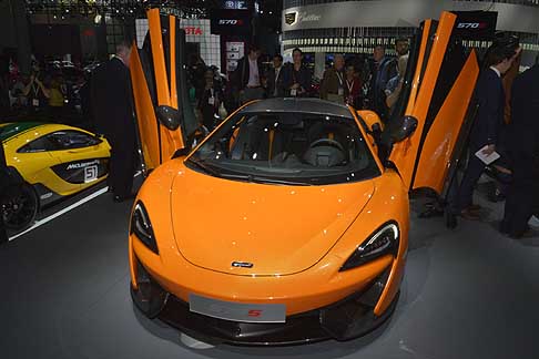Supercar a NYAS 2015 - McLaren 570S supercar il prezzo non è ancora stato ufficialmente comunicato da dovrebbe aggirarsi intorno ai 200 mila euro width=