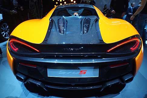 Supercar a NYAS 2015 - Supercar McLaren 570S con prestazioni assolutamente eccezionali: da 0 a 100 km/h in 3,2 s con una velocità massima di 328 Km/h width=