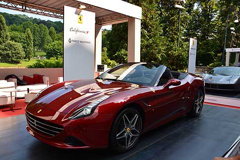 Supercar che sucesso a Parco Valentino - Ferrari California T a Parco Valentino. Più di 300 mila visitatori alla prima edizione di Salone & Gran Premio che ha visto la presenza di 25 Case automobilistiche width=