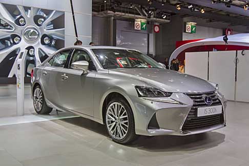 Lexus IS 2017 - Molto apprezzata dalla clientela, la nuova Lexus IS si presenta con un restyling che ne affina ulteriormente l’appeal e la prepara ad un sicuro successo di vendita.