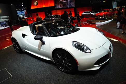 Alfa Romeo - Sulla passerella parigina sfilano anche la supercar Alfa Romeo 4C insieme alla sua evoluzione openair 4C Spider.  width=
