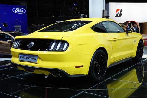 Ford - La Ford Mustang europea sarà dotata di serie di Performance Pack e un aggiornamento di sospensioni e chassis. width=