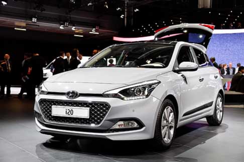 Hyundai - All’interno di una scocca realizzata in acciaio ad alta resistenza, spicca l’abitabilità interna con ben 1892 mm a disposizione per le gambe.  width=