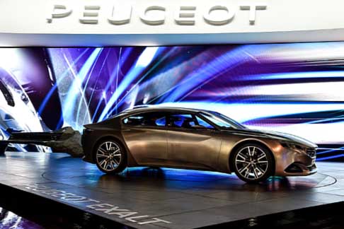 Peugeot - Il debutto sulla scena automobilistica internazionale era già avvenuto al Salone di Pechino ed ora per il prototipo di casa Peugeot, la concepet Exalt width=