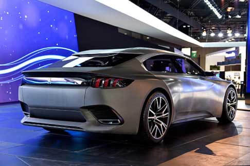 Peugeot - Peugeot Exalt il prototipo della berlina, alla quale farà probabilmente seguito anche una versione wagon width=