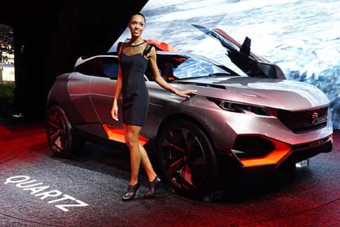 Peugeot - Il crossover Peugeot Quartz è dotato altresì di una batteria da 400V che assicura un’autonomia di 50 km in modalità elettrica ZEV width=