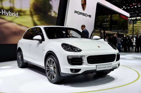 Porsche - Porsche Cayenne S E-Hybrid primo suv di alto livello a trazione ibrida plug-in width=