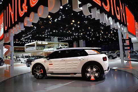 Citroen - La concept C4 Cactus AIRFLOW 2L è un autentico laboratorio dove i progettisti del marchio non hanno davvero risparmiato creatività , innovazione e tecnologia. width=