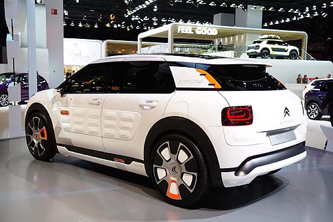 Citroen - Oltre alle interessanti caratterizzazioni tecniche, la vettura sfoggia un design distintivo dall’impronta minimal width=