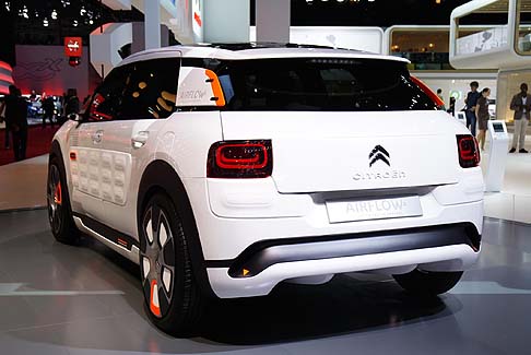 Citroen - I materiali impiegati per lo sviluppo della concept C4 Cactus Airflow 2L sono innovativi e ultraleggeri.  width=