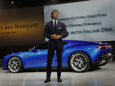 Lamborghini - Il design è inedite, dalla linee fluide e sinuose ma sempre fedele al linguaggio di stile tipico del marchio.  width=