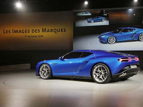 Lamborghini - La livrea dal colore glitterato Blue Elektra della Asterion insieme al nuovo design ne riflettono il contenuto tecnologico. width=