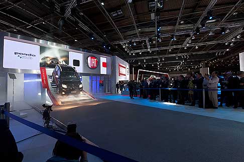 Fiat - Nuova Fiat Panda TwinAir Natural Power al Salone di Parigi 2012 width=