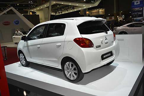 Mitsubishi - Piccola (3710 mm), leggera (da 845 kg), aerodinamica (Cd: 0,27), efficiente (4 l /100km), ecologica (92 g/km) e scattante (0-100 km/h in 13,6 secondi, la vettura è spaziosa, confortevole e agile. width=
