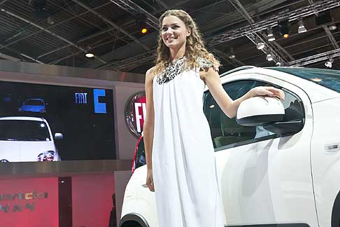 Fiat - Al Salone di Parigi 2012 Giusy Buscemi Miss Italia e Fiat Panda 4x4 width=