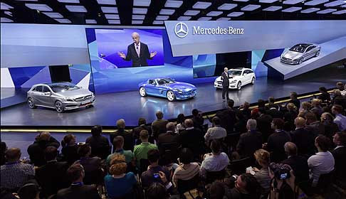 Mercedes-Benz - Press day allo stand Merceds-Benz al Paris Motor Show 2012 con le novità eletriche width=